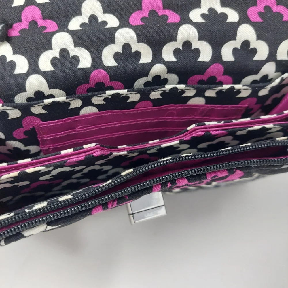Vera Bradley Canterberry Magenta Turnlock Wallet Wristlet Black Pink Paisley